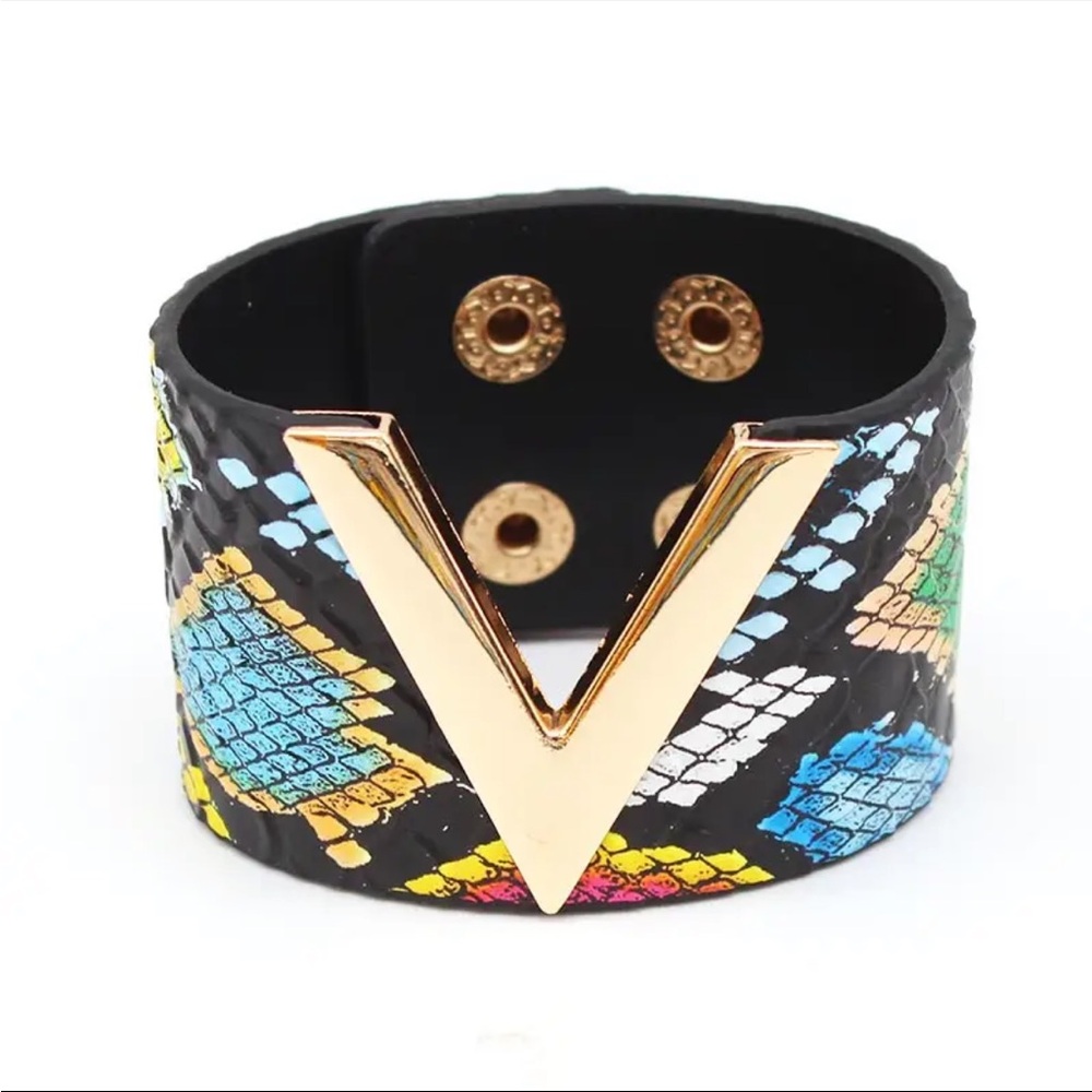 NEW! Fashion Gold V Leopard Multicolor Snap Closure Cuff